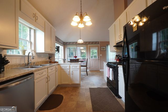 164 Lakepointe Court, Stockbridge, GA 30281