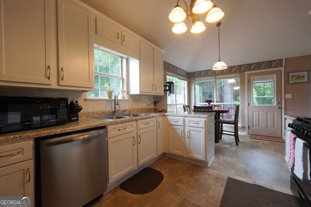 164 Lakepointe Court, Stockbridge, GA 30281