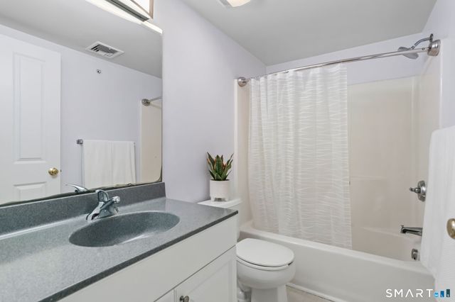 3250 Fairfield Avenue APT 302, Bridgeport, CT 06605