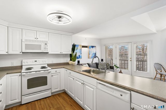 3250 Fairfield Avenue APT 302, Bridgeport, CT 06605