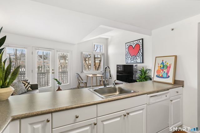 3250 Fairfield Avenue APT 302, Bridgeport, CT 06605