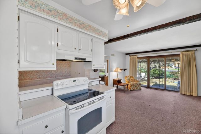 22797 Shadowpine Way, Novi, MI 48375
