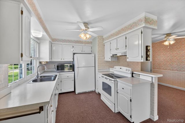 22797 Shadowpine Way, Novi, MI 48375