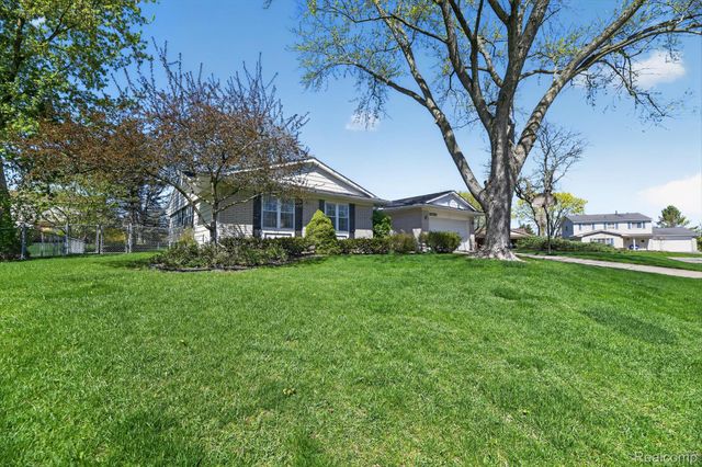 22797 Shadowpine Way, Novi, MI 48375