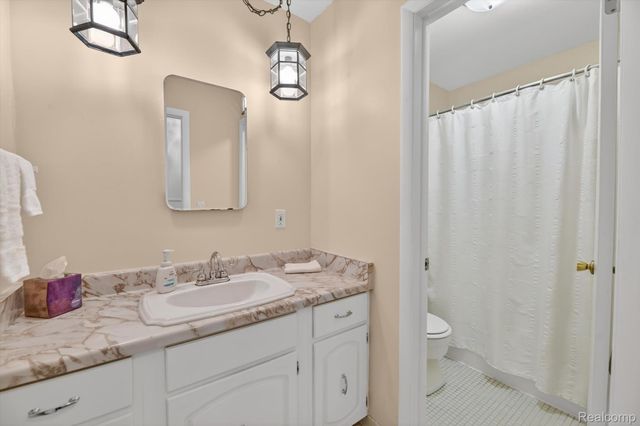 22797 Shadowpine Way, Novi, MI 48375