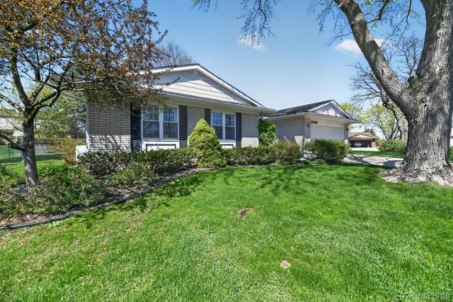 22797 Shadowpine Way, Novi, MI 48375