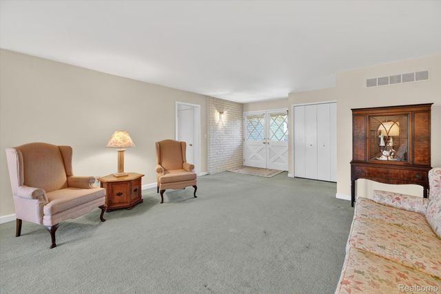 22797 Shadowpine Way, Novi, MI 48375
