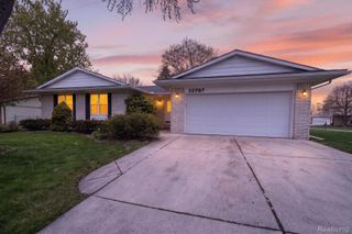 22797 Shadowpine Way, Novi, MI 48375