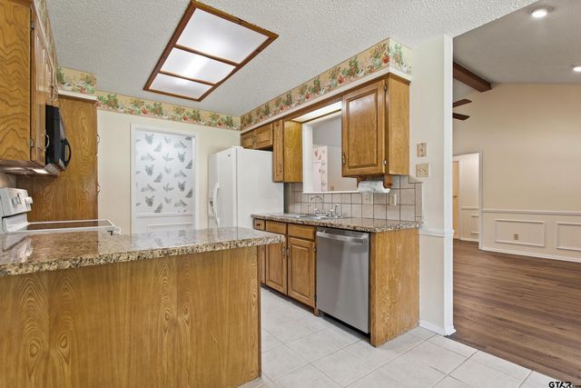 110 Wendy Dr, Whitehouse, TX 75791
