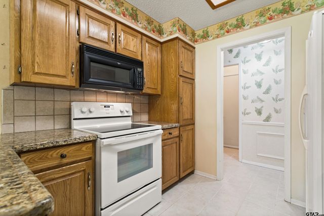 110 Wendy Dr, Whitehouse, TX 75791