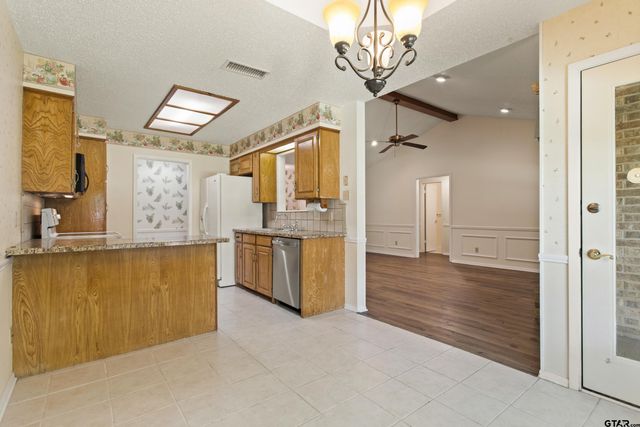 110 Wendy Dr, Whitehouse, TX 75791