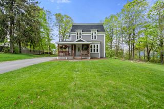 23 Schoolhouse Rd, Templeton, MA 01468