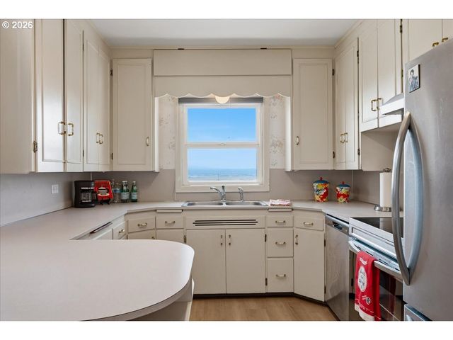 6807 CORREGIDOR Rd, Vancouver, WA 98664