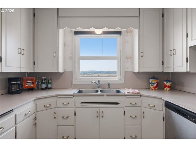 6807 CORREGIDOR Rd, Vancouver, WA 98664
