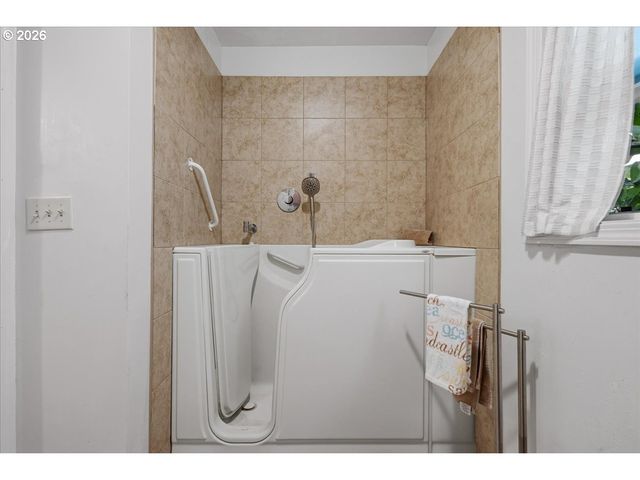6807 CORREGIDOR Rd, Vancouver, WA 98664