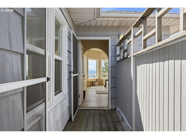6807 CORREGIDOR Rd, Vancouver, WA 98664