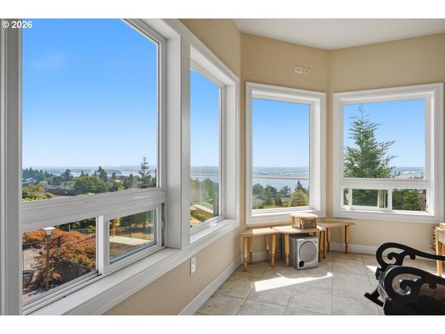 6807 CORREGIDOR Rd, Vancouver, WA 98664