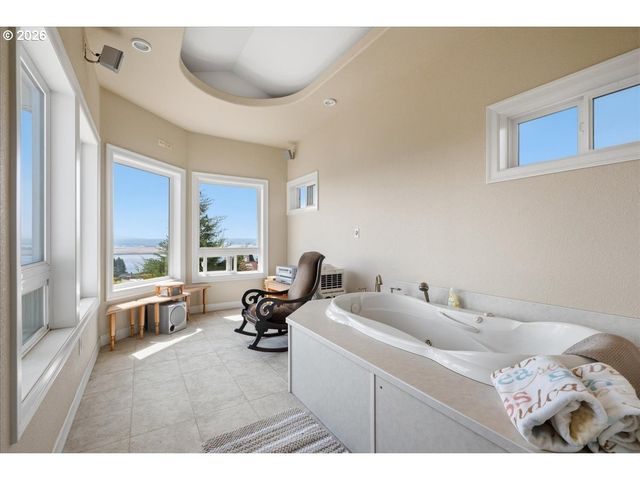 6807 CORREGIDOR Rd, Vancouver, WA 98664