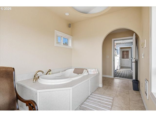 6807 CORREGIDOR Rd, Vancouver, WA 98664
