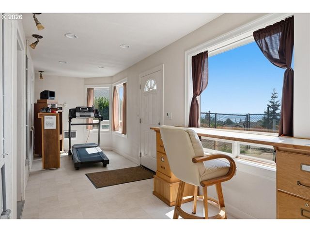6807 CORREGIDOR Rd, Vancouver, WA 98664