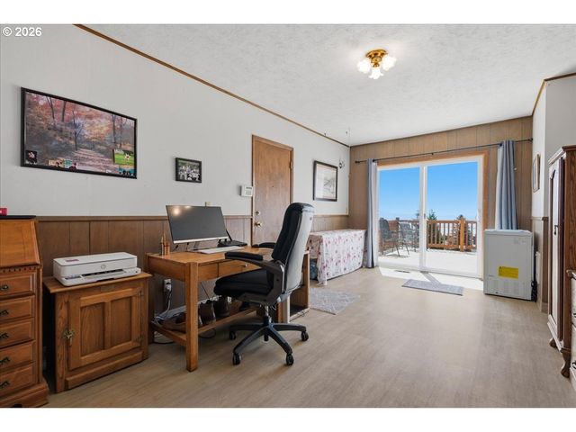 6807 CORREGIDOR Rd, Vancouver, WA 98664