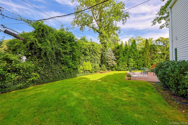 30 Old Field Lane, Great Neck, NY 11020