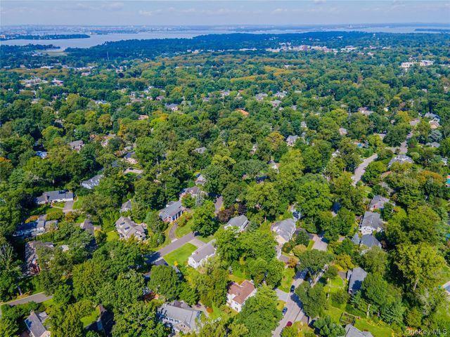 30 Old Field Lane, Great Neck, NY 11020