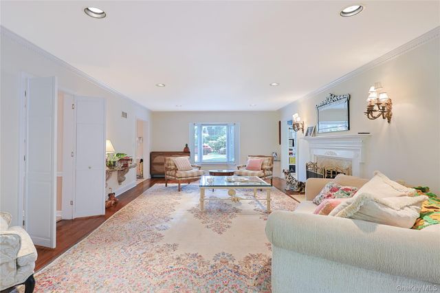 30 Old Field Lane, Great Neck, NY 11020