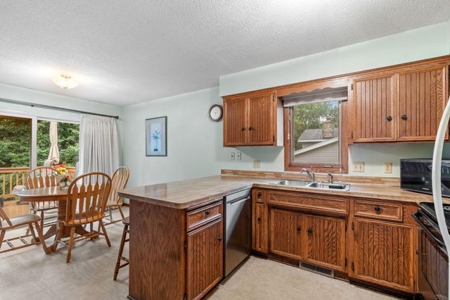 1964 Timber Wolf Trail N, Eagan, MN 55122