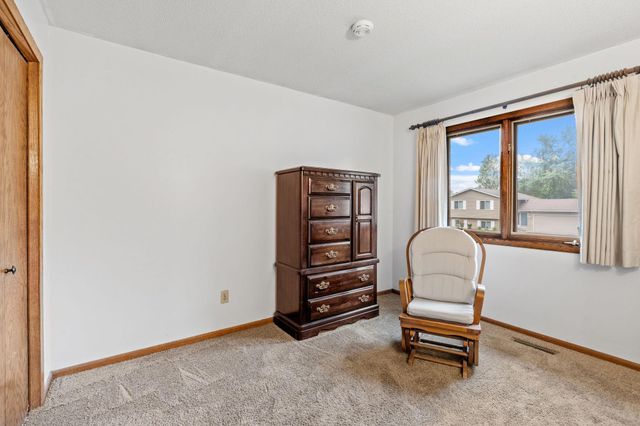 1964 Timber Wolf Trail N, Eagan, MN 55122