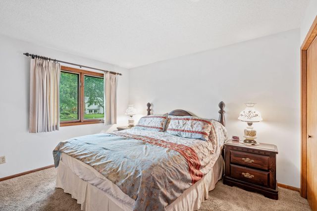 1964 Timber Wolf Trail N, Eagan, MN 55122