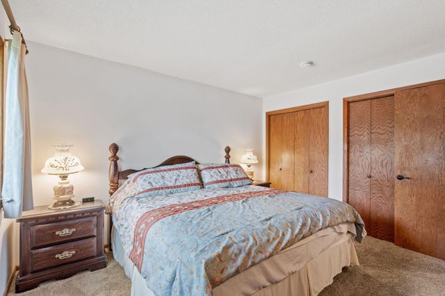 1964 Timber Wolf Trail N, Eagan, MN 55122