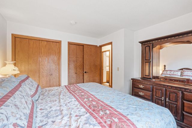 1964 Timber Wolf Trail N, Eagan, MN 55122