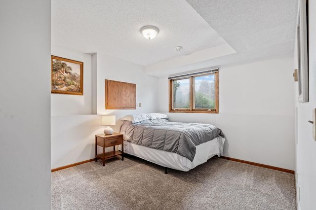 1964 Timber Wolf Trail N, Eagan, MN 55122