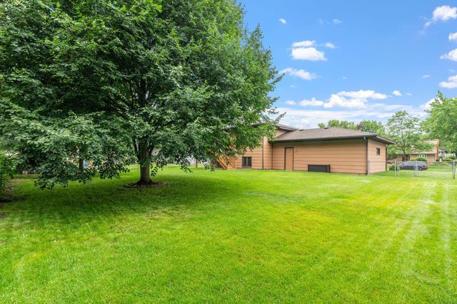 1964 Timber Wolf Trail N, Eagan, MN 55122