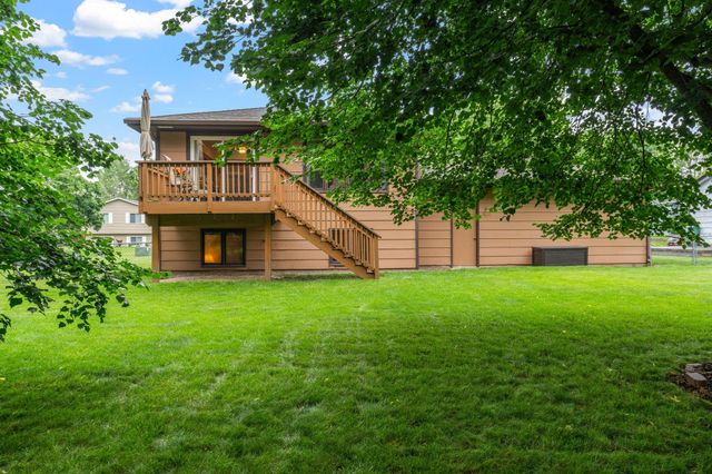 1964 Timber Wolf Trail N, Eagan, MN 55122