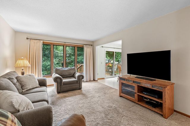 1964 Timber Wolf Trail N, Eagan, MN 55122