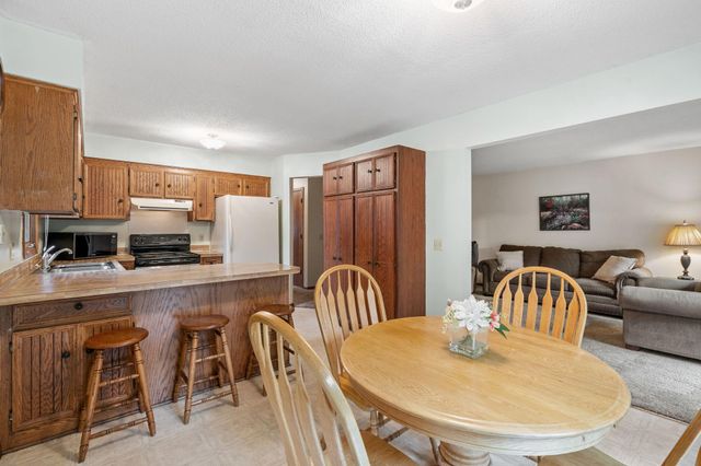 1964 Timber Wolf Trail N, Eagan, MN 55122