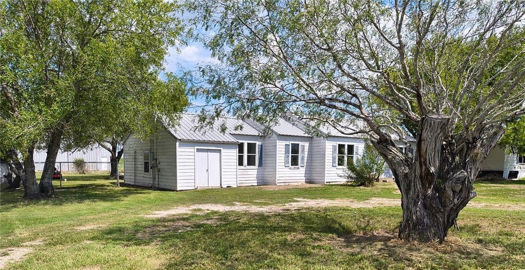 145 Churchill Road, Woodsboro, TX 78393 — photo 2