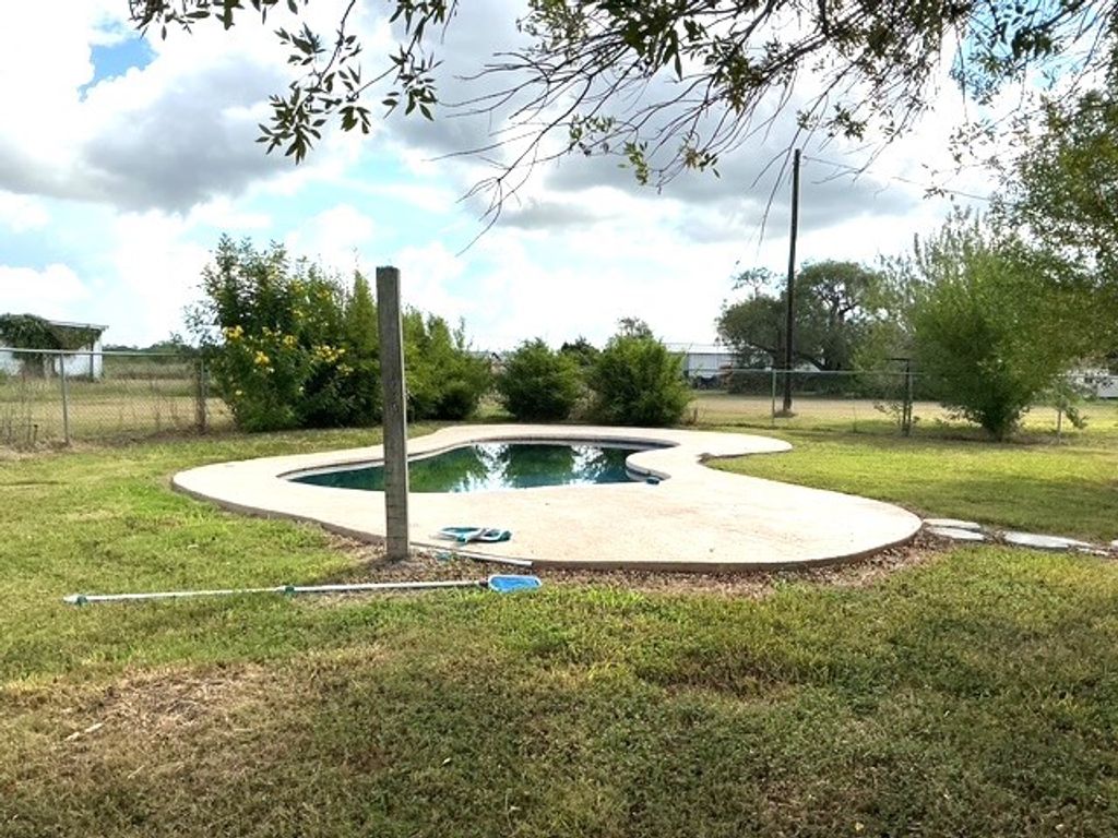 145 Churchill Road, Woodsboro, TX 78393 — photo 4
