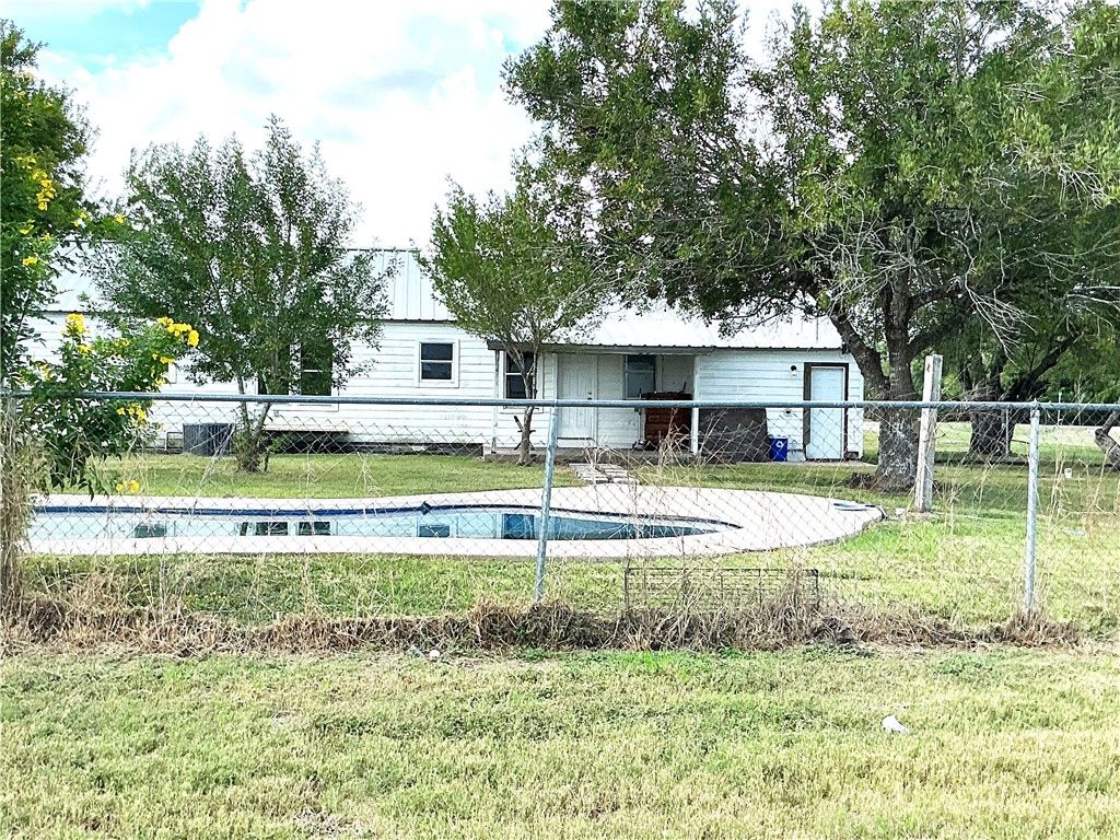 145 Churchill Road, Woodsboro, TX 78393 — photo 5