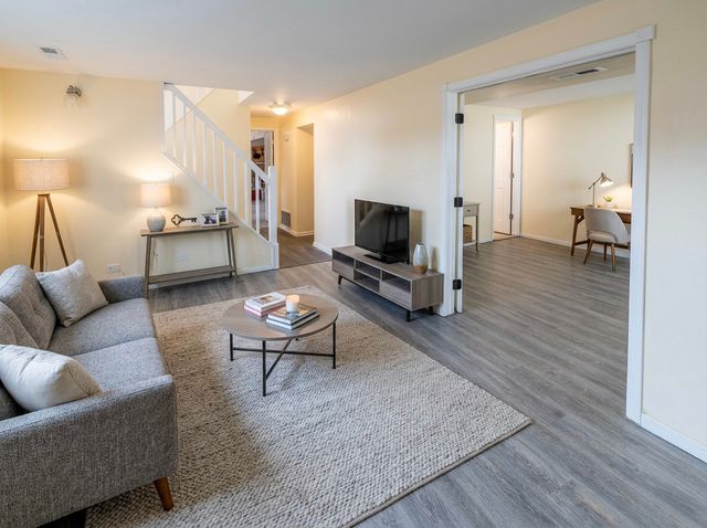 630 Clover Lane, Schaumburg, IL 60193