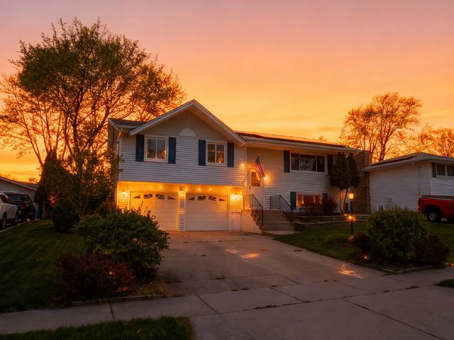 630 Clover Lane, Schaumburg, IL 60193