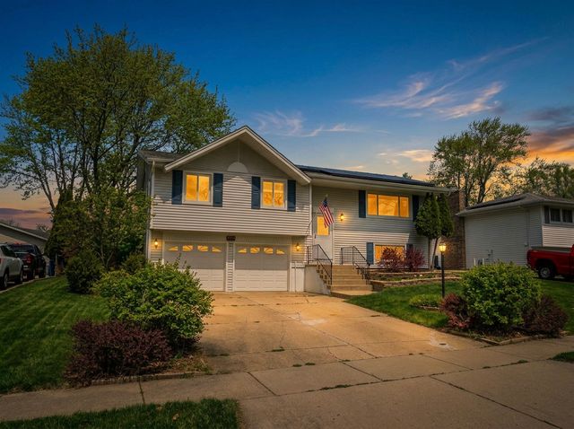 630 Clover Lane, Schaumburg, IL 60193