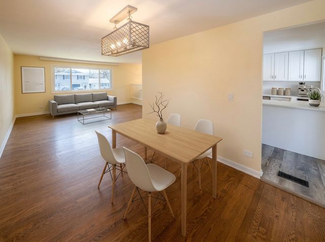 630 Clover Lane, Schaumburg, IL 60193