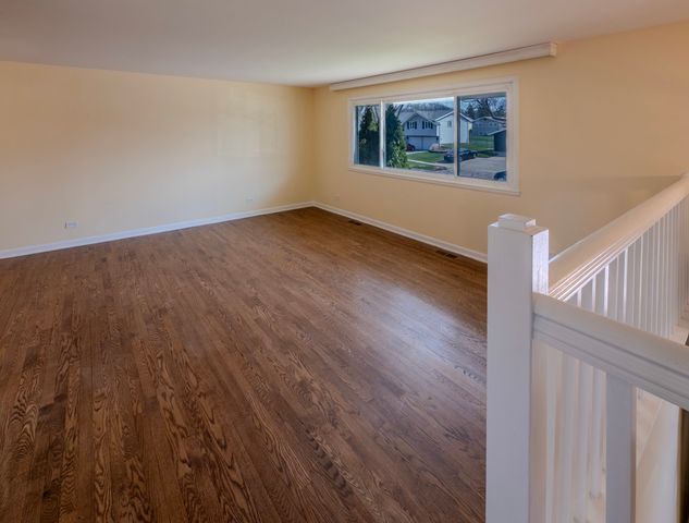 630 Clover Lane, Schaumburg, IL 60193