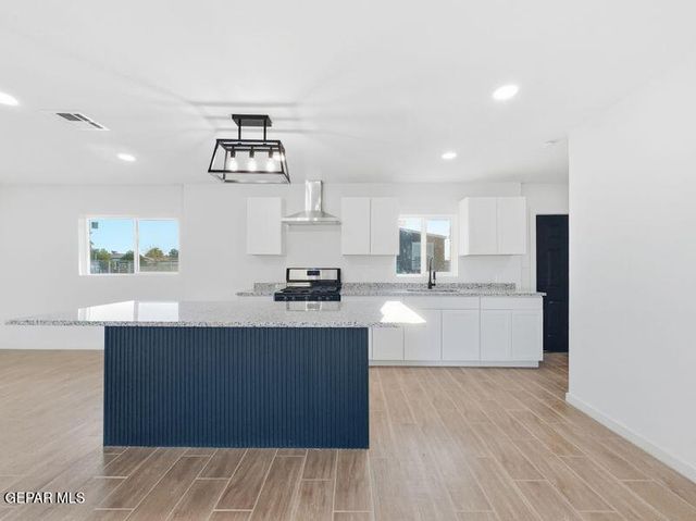 351 Mosher Way, Socorro, TX 79927