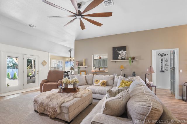 2101 W Vicksburg Street, Broken Arrow, OK 74011
