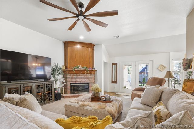 2101 W Vicksburg Street, Broken Arrow, OK 74011
