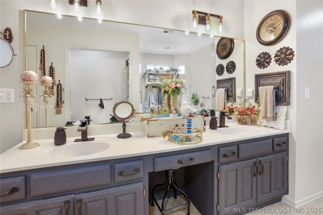 2101 W Vicksburg Street, Broken Arrow, OK 74011